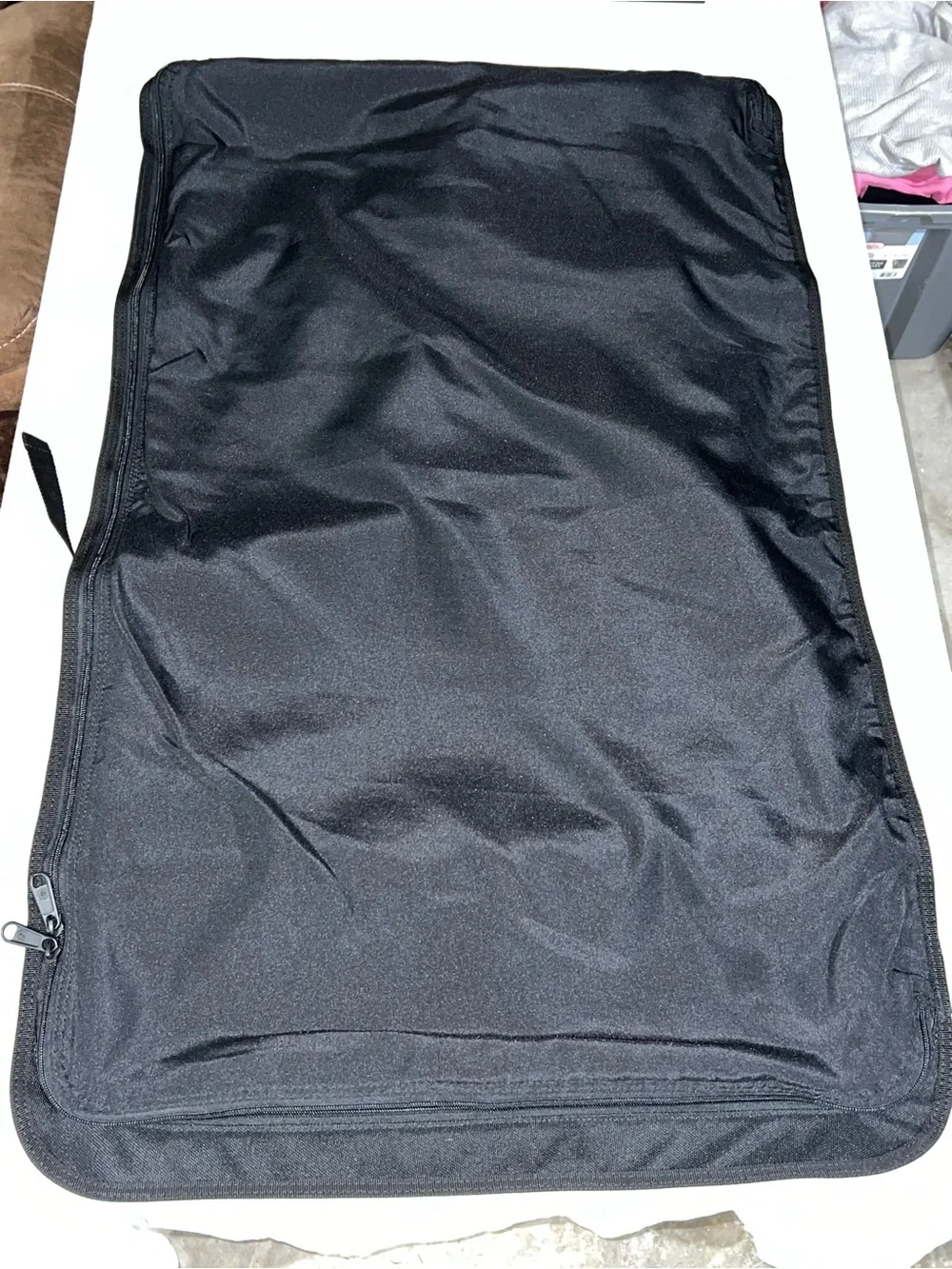 Duluth Trading Co Black Padded-Strap Garment/Carry Bag